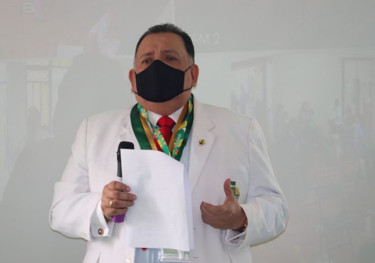 Teodoro Quiñones dijo al ministro de Trabajo que salida de Molinelli no es negociable