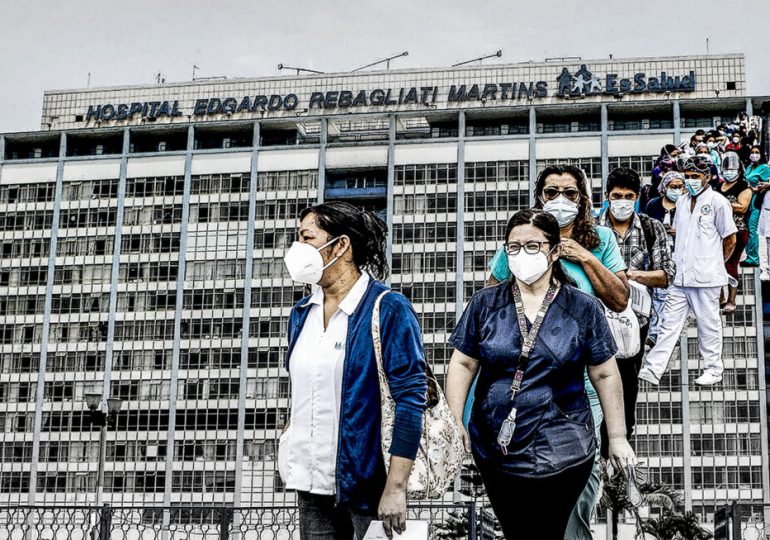Doscientas enfermeras de la primera línea del Hospital Rebagliati no fueron consideradas en el padrón de vacunados