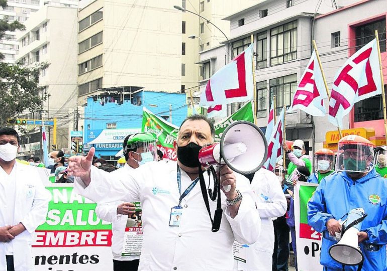 Recomiendan a EsSalud revisar sanción a dirigente