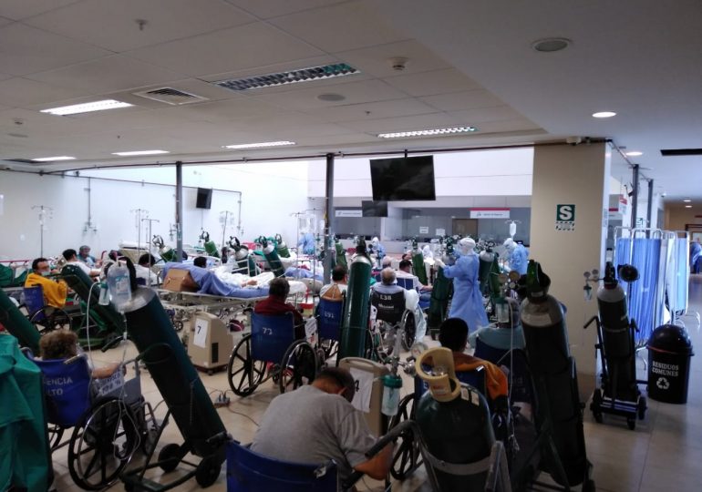 Más caos en EsSalud. Hospital Rebagliati amanece con 448 pacientes internados, muchos en los pasillos mientras “Villa EsSalud” está cerrada