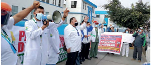 Médicos de EsSalud exigen en Trujillo la salida de Fiorella Molinelli