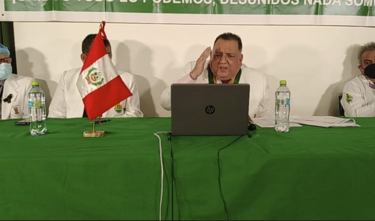 Secretario general Teodoro Quiñones sustentó denuncias sobre irregularidades en EsSalud ante Comisión investigadora