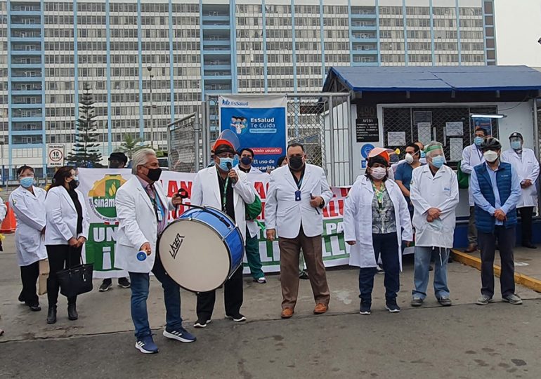 Mañana decenas de cirujanos dentistas realizarán plantón de protesta en el Ministerio de Salud exigiendo derogatoria de DS 014