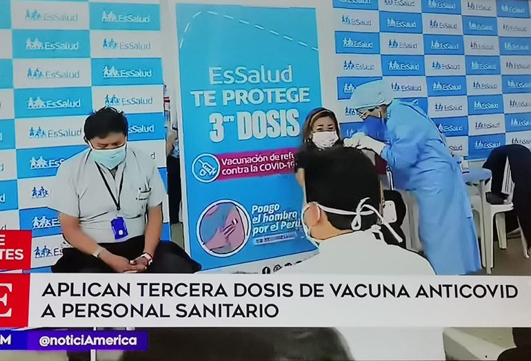 Saludamos inicio de tercera dosis de vacunación con Pfizer como lo exigimos desde junio, pero deben mejorar condiciones de trabajo
