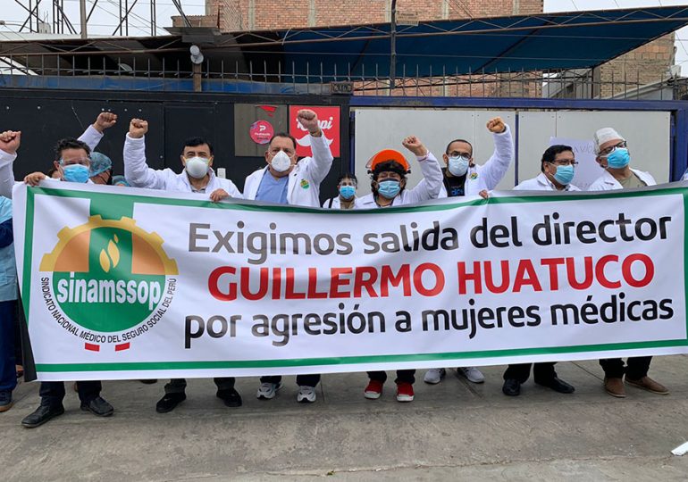 Médicos de EsSalud reclamaron salida de director agresor de mujeres Guillermo Huatuco en policlínico de Chorrillos