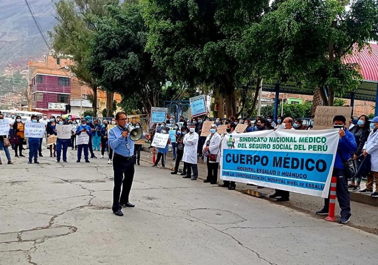 Médicos y trabajadores del hospital II Huánuco exigen revocatoria de nuevo gerente Raúl Fonseca Espinoza por malos antecedentes