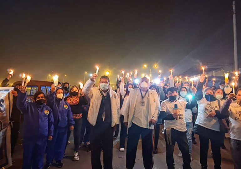Esta noche desde las 7 p.m. secretario general del SINAMSSOP, médicos y residentes realizarán nueva vigilia por la libertad de Juan José Vilca León