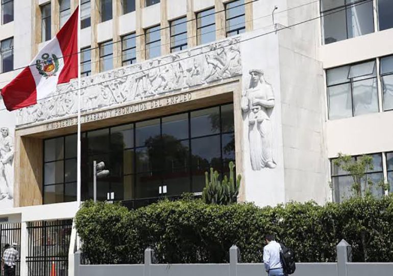 Ministerio de Trabajo solicitó a EsSalud informe sobre discriminación contra médicos que solicitan ampliación de la carrera hasta los 75 años