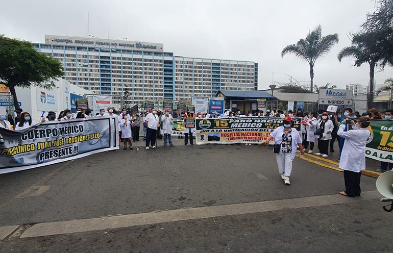 Con gran éxito se realizó paro nacional médico de EsSalud en defensa de la seguridad social en todo el país con un acatamiento del 97%