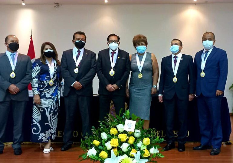 Secretario general Manuel Vásquez felicitó a nuevo Decano del Colegio Odontológico y directores Oscar Sotomayor y Miriam Nicho de SINAMSSOP