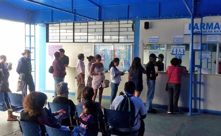 Centenares de pacientes de EsSalud sin medicinas