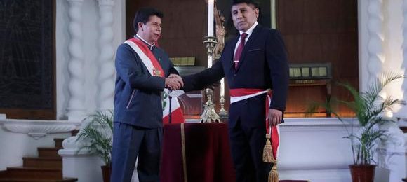 Pedro Castillo toma juramento a Juan Lira como nuevo ministro de Trabajo