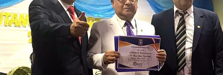 Secretario general del SINAMSSOP recibió reconocimiento de la Municipalidad de Chota por su labor médica y dirigencial