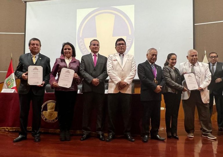 Congreso de la República otorgó reconocimiento especial a dirigentes médicos del SINAMSSOP por su destacada labor profesional y gremial