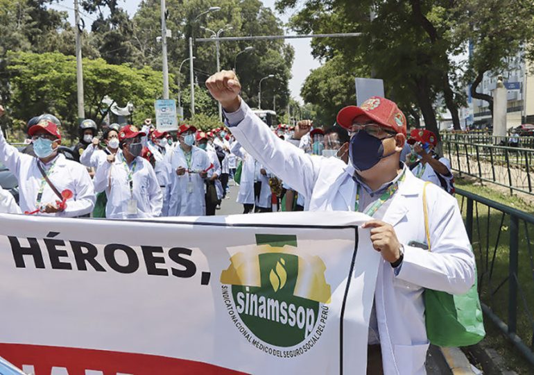 Este miércoles 19 médicos especialistas de EsSalud realizarán protesta por denegación de sus solicitudes de extensión de la carrera médica