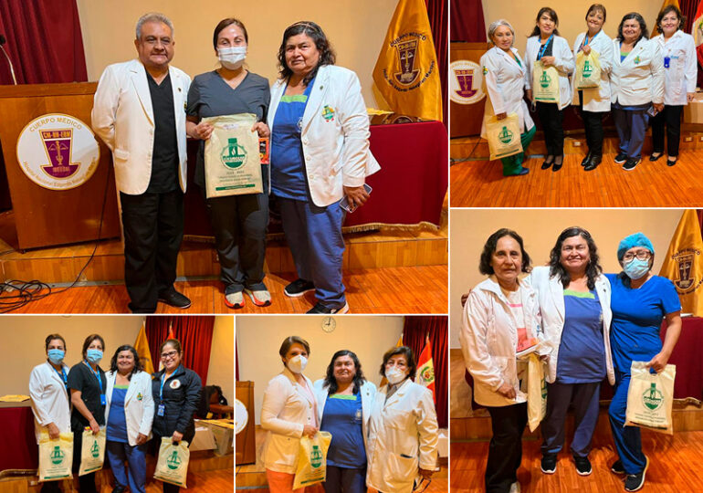 Agremiadas a la base sindical del Hospital Nacional “Edgardo Rebagliati Martins” recibieron hoy mandiles de SINAMSSOP