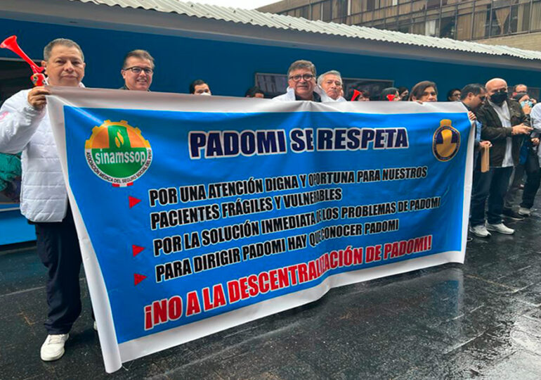Mañana médicos de EsSalud realizarán Plantón de protesta en contra de la descentralización de PADOMI